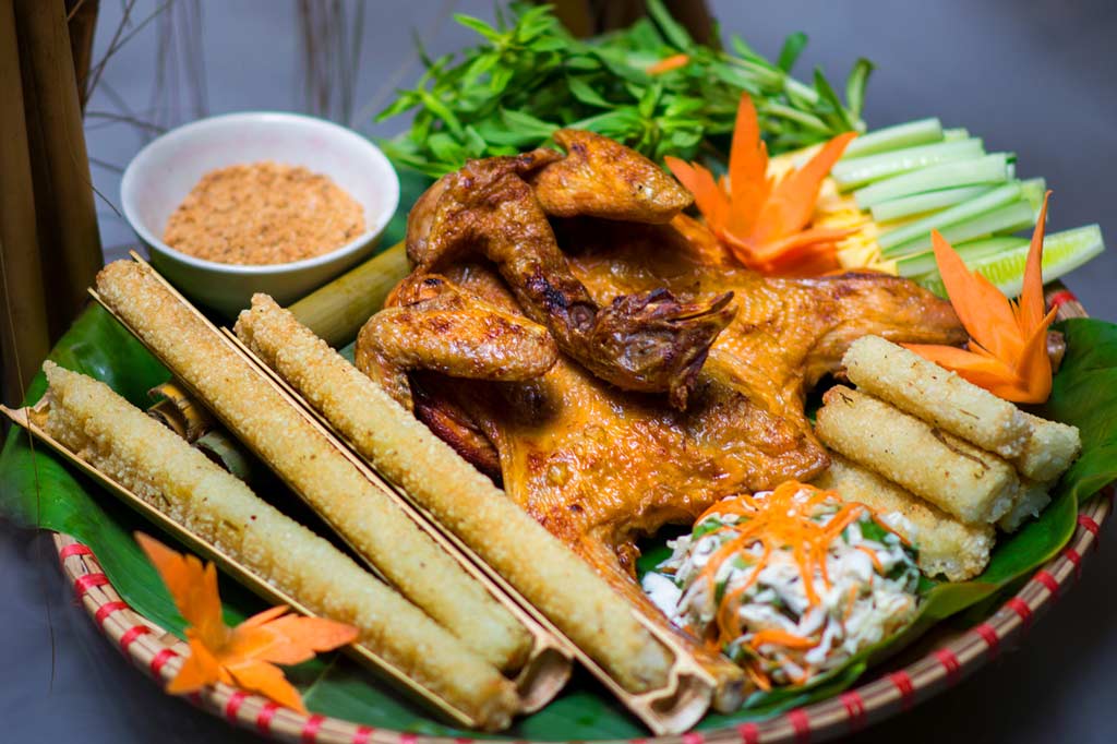 Eating at Stilt House in Mai Chau Ward, Phu Tho Province